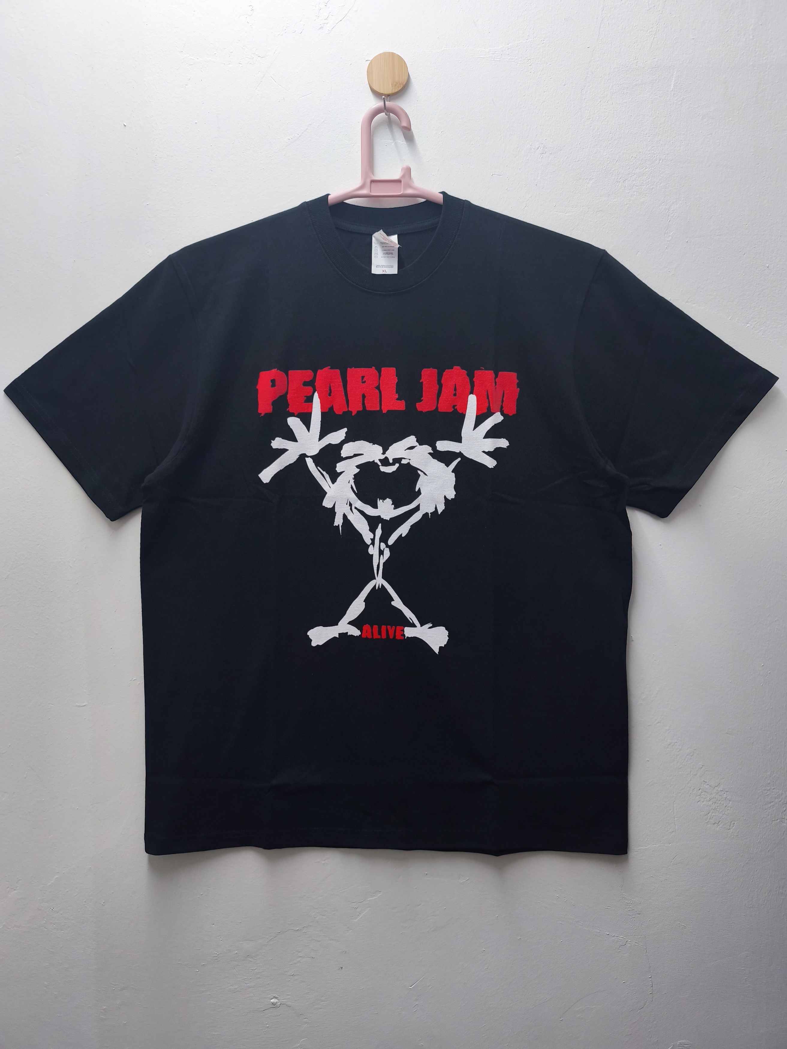 Band Tees Pearl Jam Alive & Cultivating The Pearl UK Tour T-shirt Size US XL / EU 56 / 4 - 1 Thumbnail