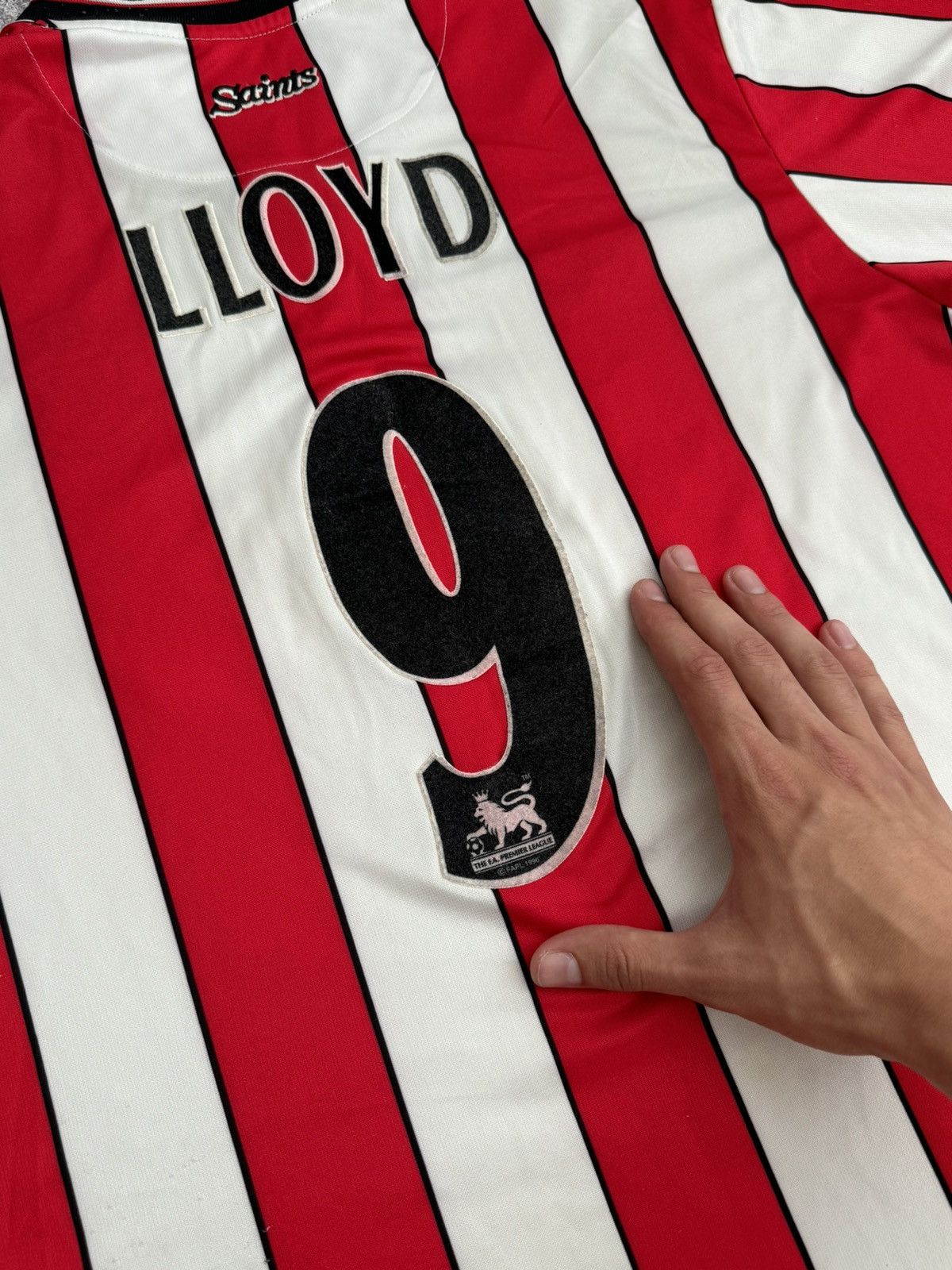 Vintage Vintage Southampton FC 9 LLOYD t-shirt jersey Size US L / EU 52-54 / 3 - 11 Thumbnail