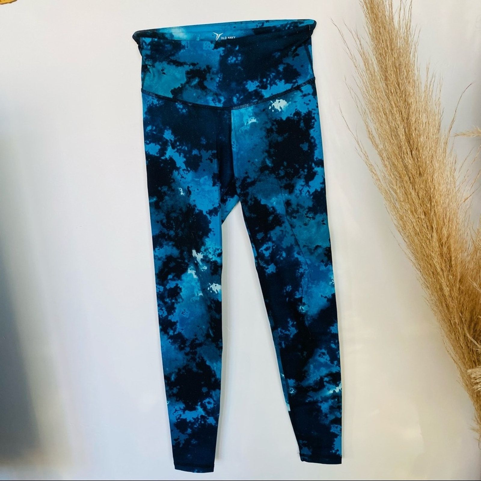 Old Navy OLD NAVY Blue Black Navy Galaxy Print High Rise Leggings Size 27" / US 4 / IT 40 - 2 Thumbnail