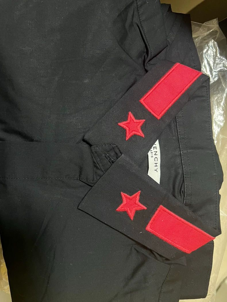 Givenchy Givenchy Size41 Flower patchwork tee, OS fit, size XXS Size US M / EU 48-50 / 2 - 1 Thumbnail