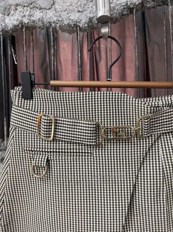 Fendi FENDI Summer Houndstooth Women's Shorts . Size 28" / US 6 / IT 42 - 5 Thumbnail