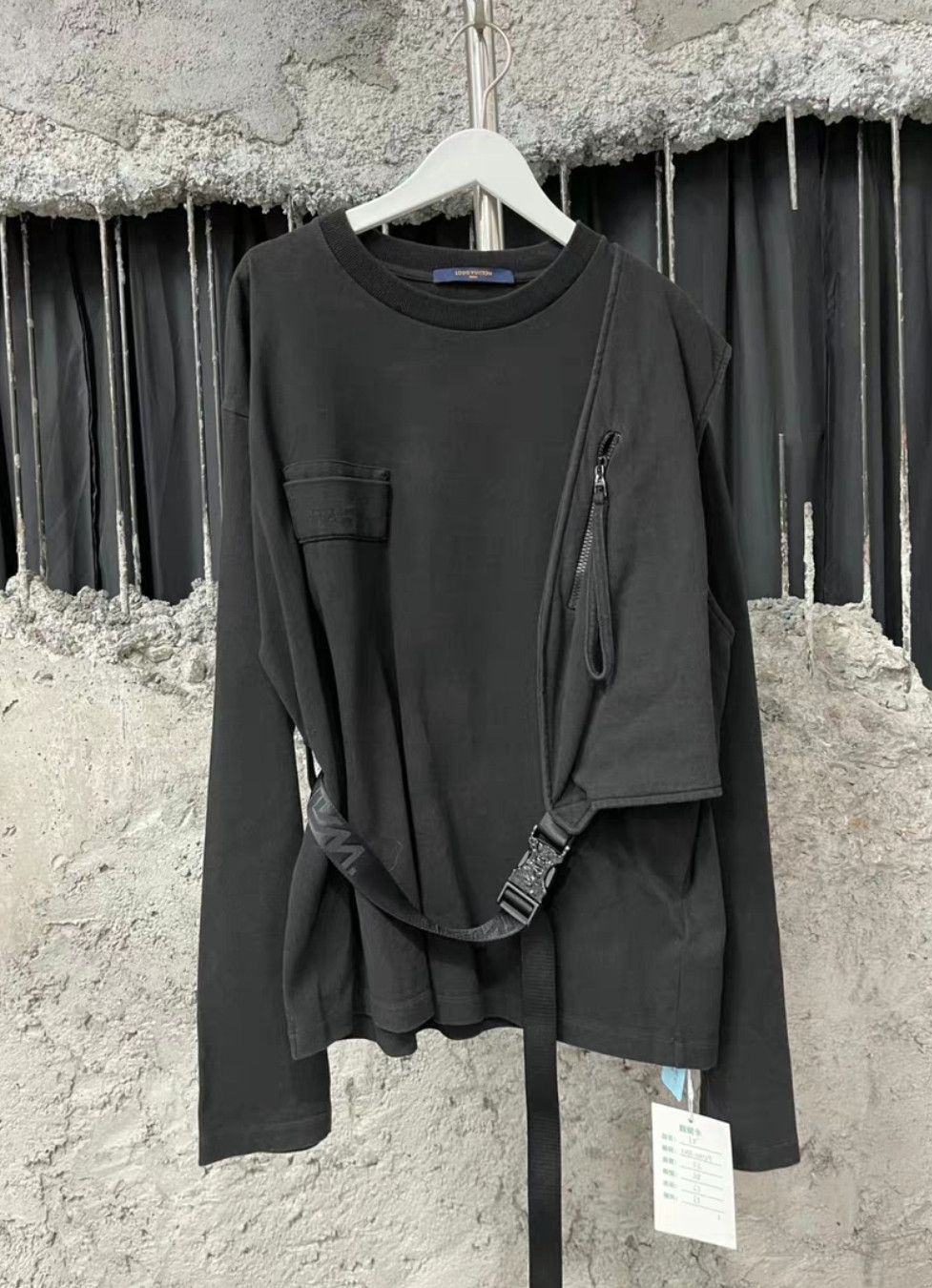 Louis Vuitton Louis Vuitton size s Tactical Vest Strap sweatshirt Size US S / EU 44-46 / 1 - 1 Thumbnail