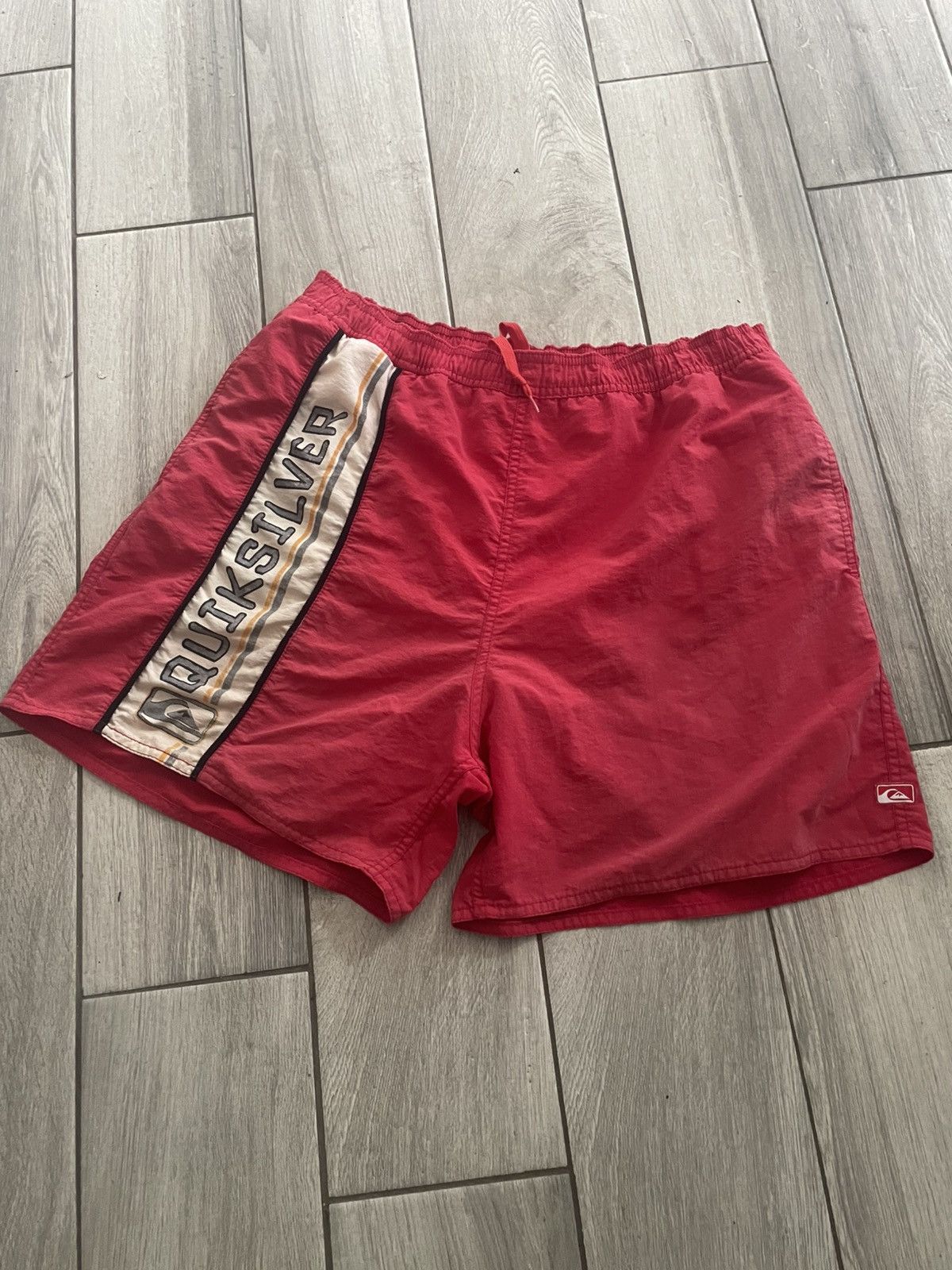 Quiksilver Quiksilver big logo vintage 90s archive retro streetwear Size US 33 - 1 Thumbnail
