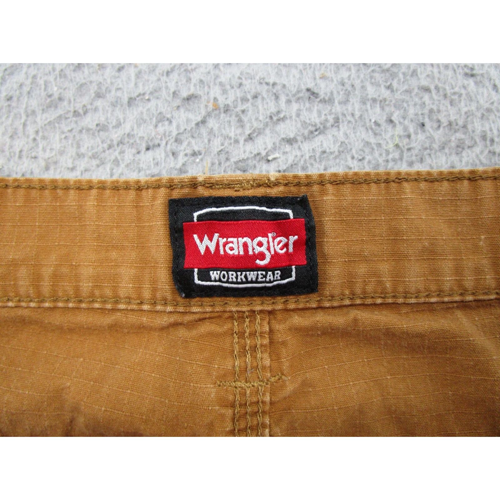 Wrangler VINTAGE Wrangler RIPSTOP Canvas Shorts Cargo Utility Beige Workwear Size 42 Wrangler Logo Zipper Pockets Size US 42 / EU 58 - 2 Thumbnail
