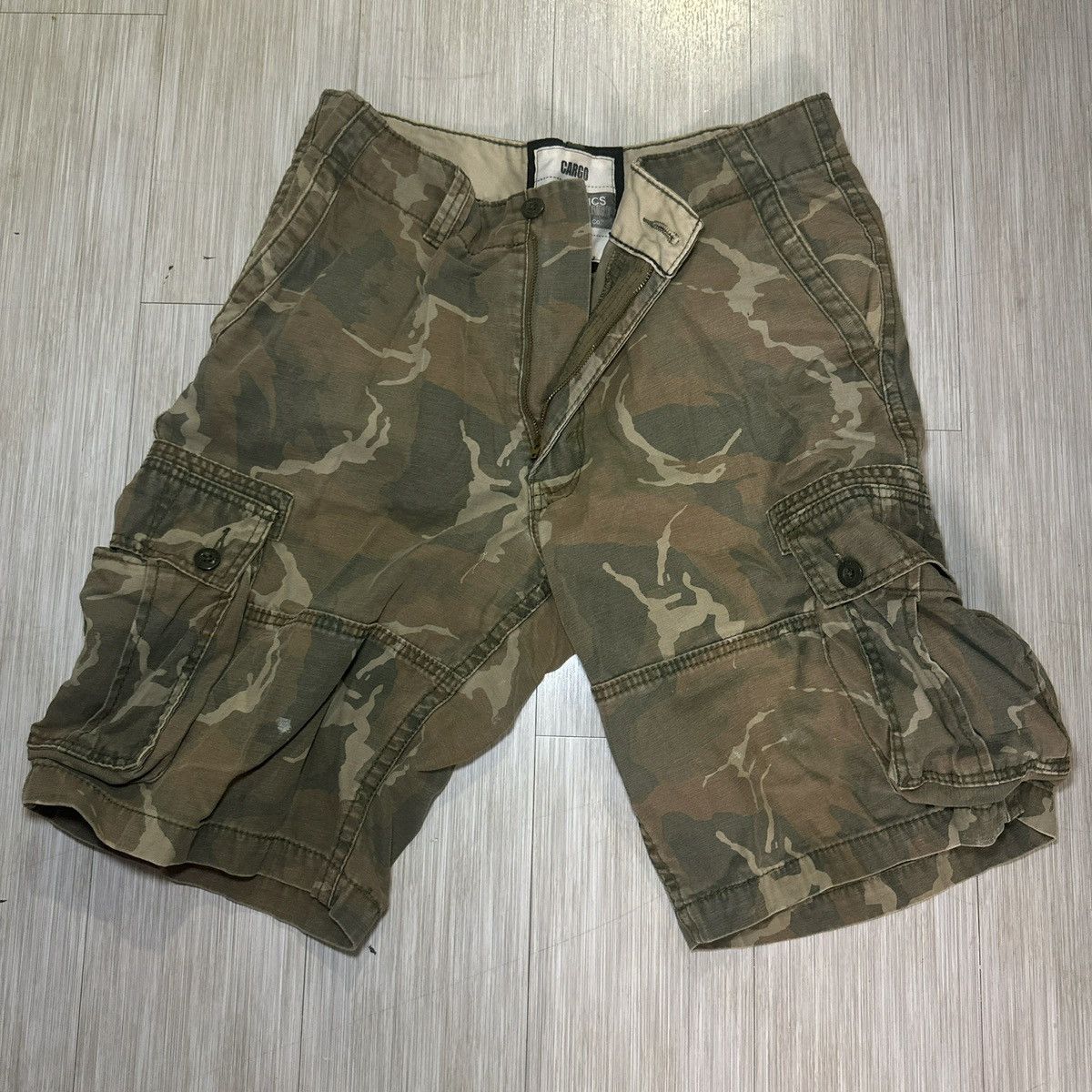 Levi's × Levi's Vintage Clothing Vintage Levi Cargo camo shorts Size US 31 - 1 Thumbnail