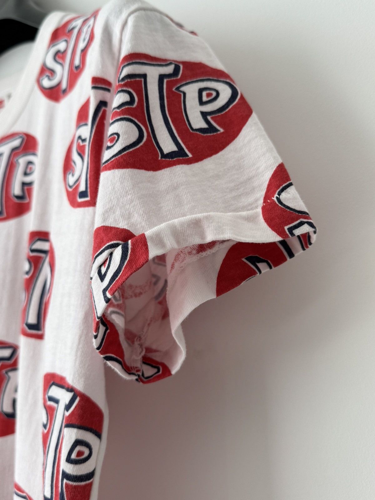 Vintage 1970s Vintage Hanes ‘STP’ All Over Print T-Shirt Size US L / EU 52-54 / 3 - 3 Thumbnail