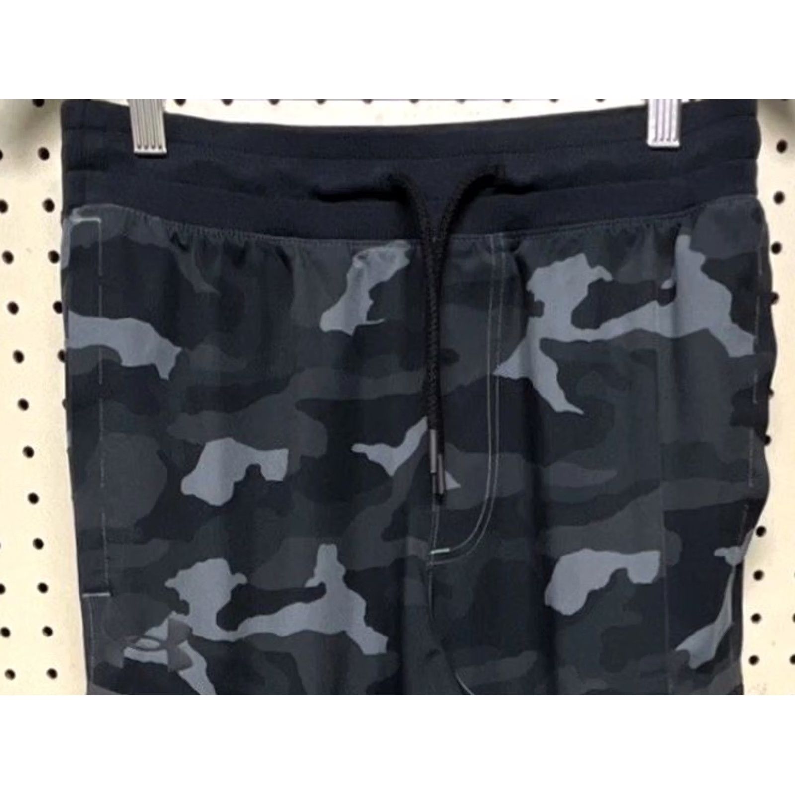 Under Armour Under Armour Camo Jogger Pants Men M Athletic Stretch Drawstring Camouflage Gray Tapered Activewear Size US 31 - 2 Thumbnail