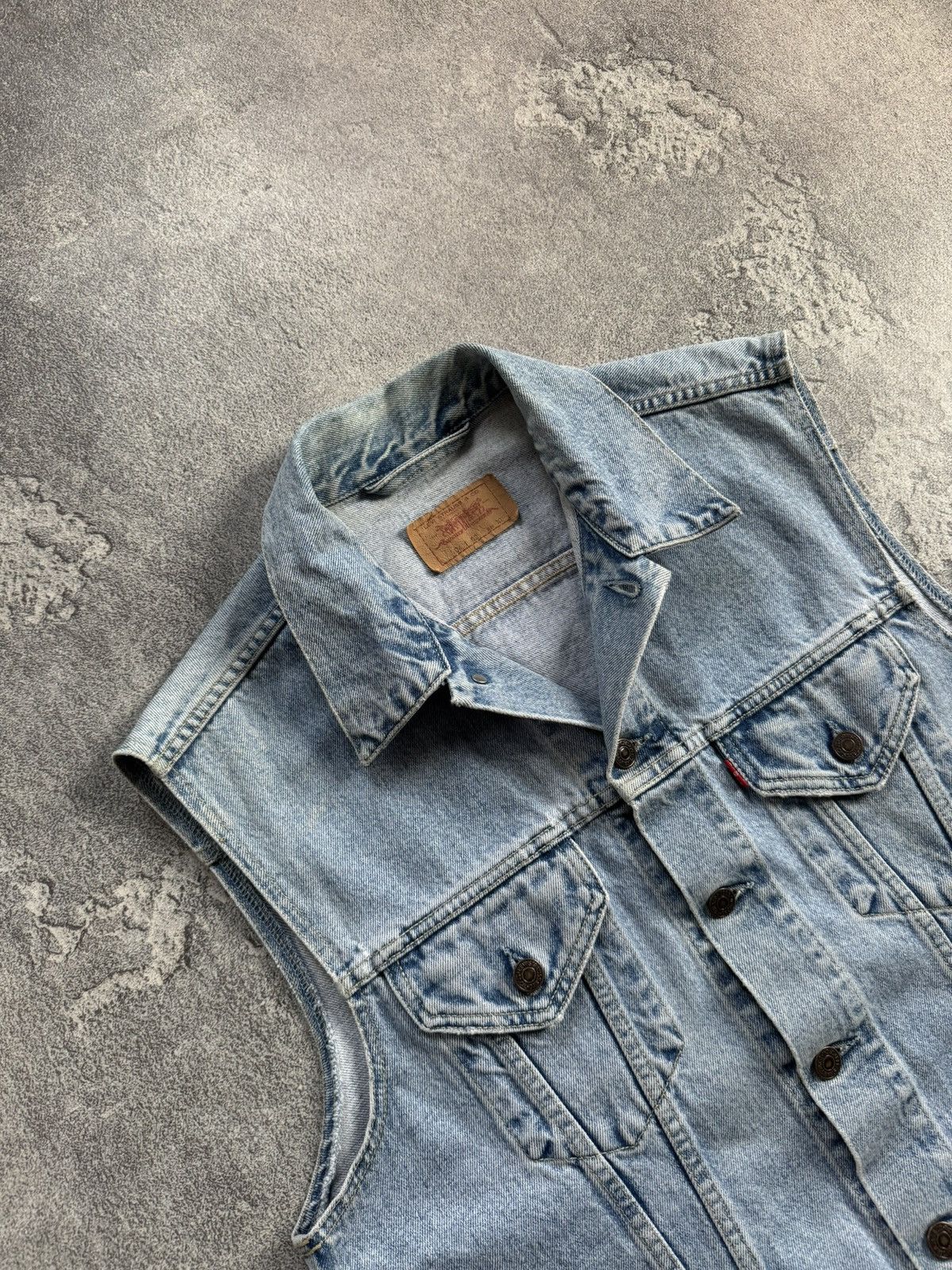 Levi's Vintage Clothing Levi’s XL 70401 02 1983 denim retro vest sleeveless jacket Size US XL / EU 56 / 4 - 2 Thumbnail