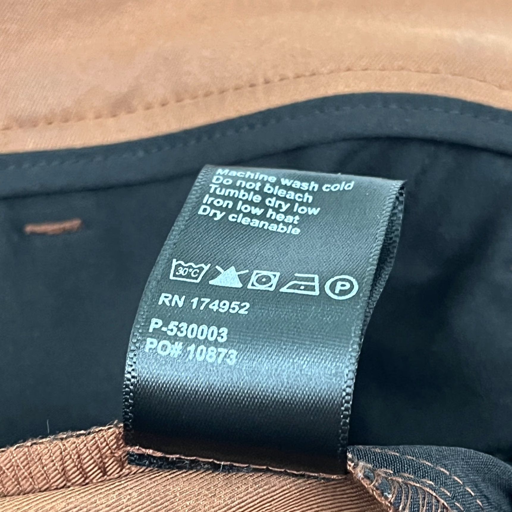 Vintage VINTAGE? No — This is not vintage. Size US 36 / EU 52 - 7 Thumbnail