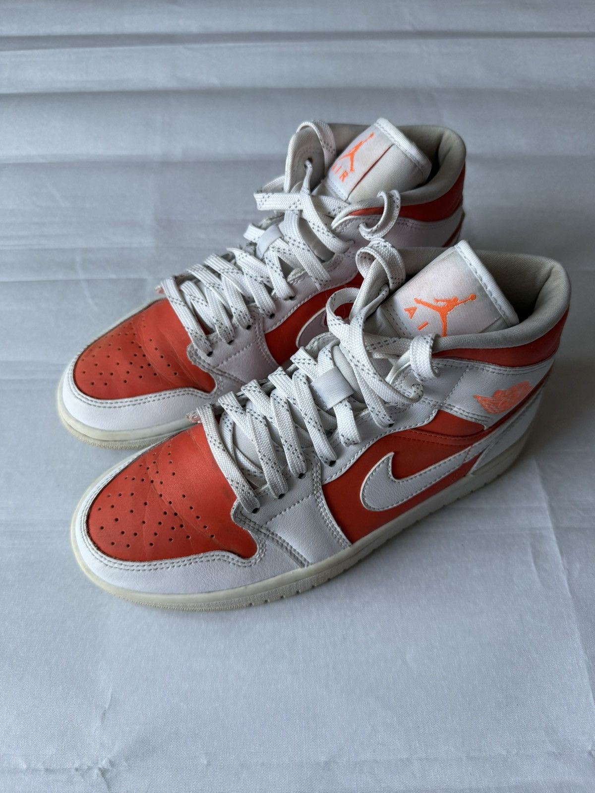 Jordan Brand × Nike Nike Air Jordan Retro 1 MID high sneakers Size US 6.5 / IT 36.5 - 1 Thumbnail
