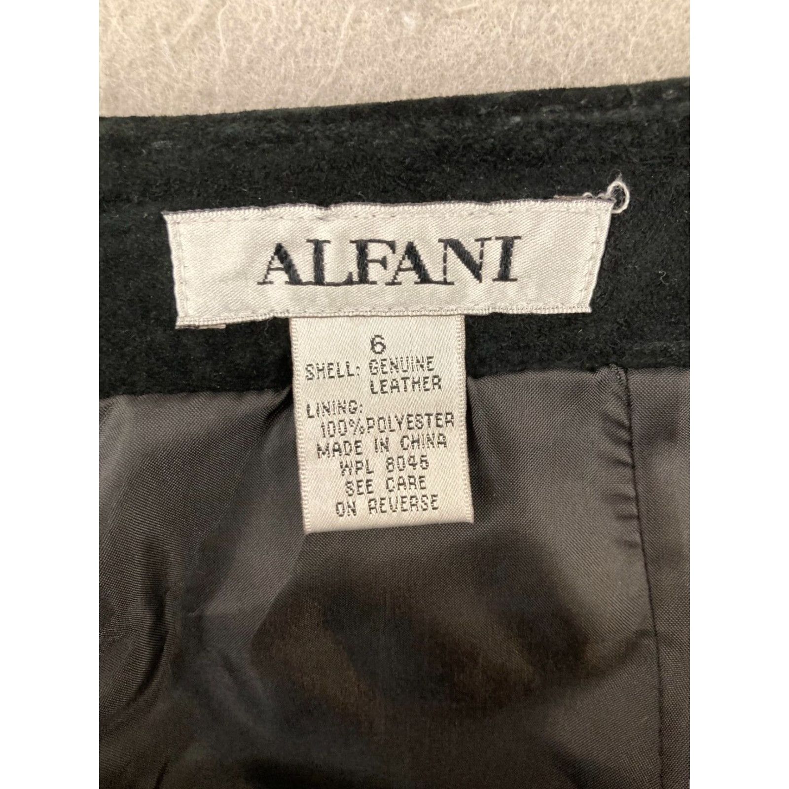 Alfani VINTAGE Alfani Leather Skirt Women Medium Black Knee Length Pencil & Straight Style 90s Fall Winter Size 28" / US 6 / IT 42 - 6 Thumbnail