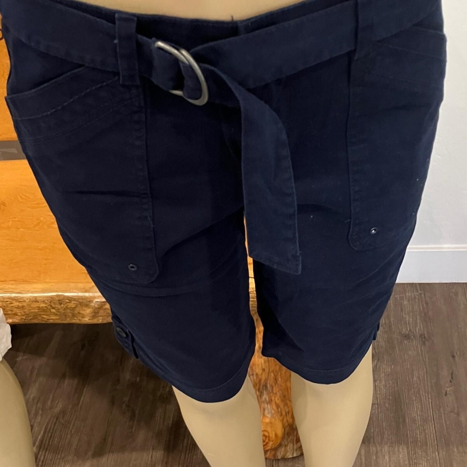Other Gloria Vanderbilt Dark Blue Belted Cargo Shorts Size 28" / US 6 / IT 42 - 1 Thumbnail