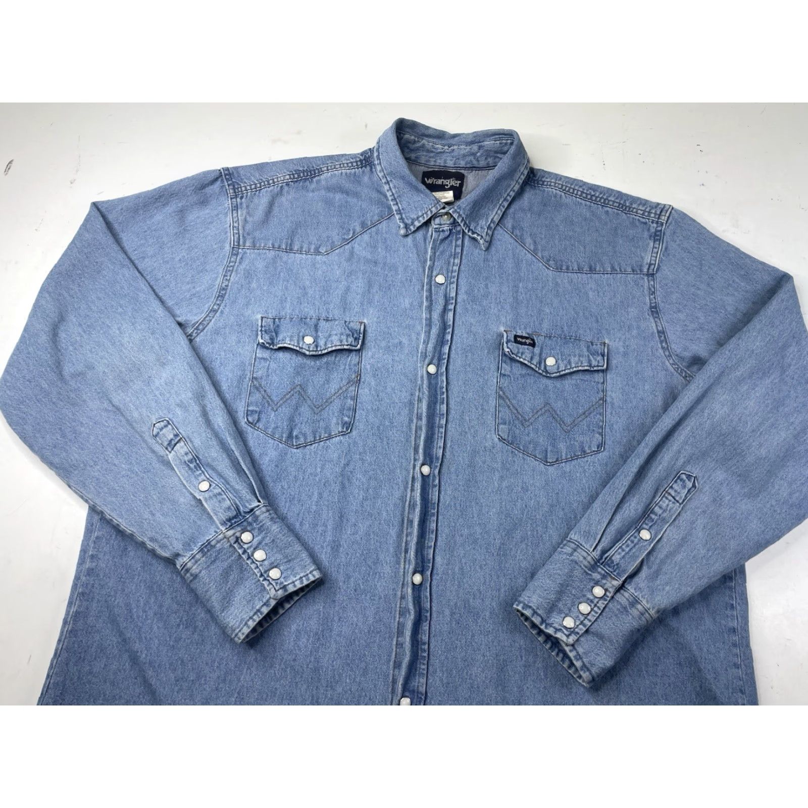 Wrangler VINTAGE Wrangler Denim Cowboy Western Shirt Men’s 2XT Pearl Snap Blue Denim Button-Up Long Sleeve CowBoy Shirt Mens Big & Tall Size US XXL / EU 58 / 5 - 2 Thumbnail