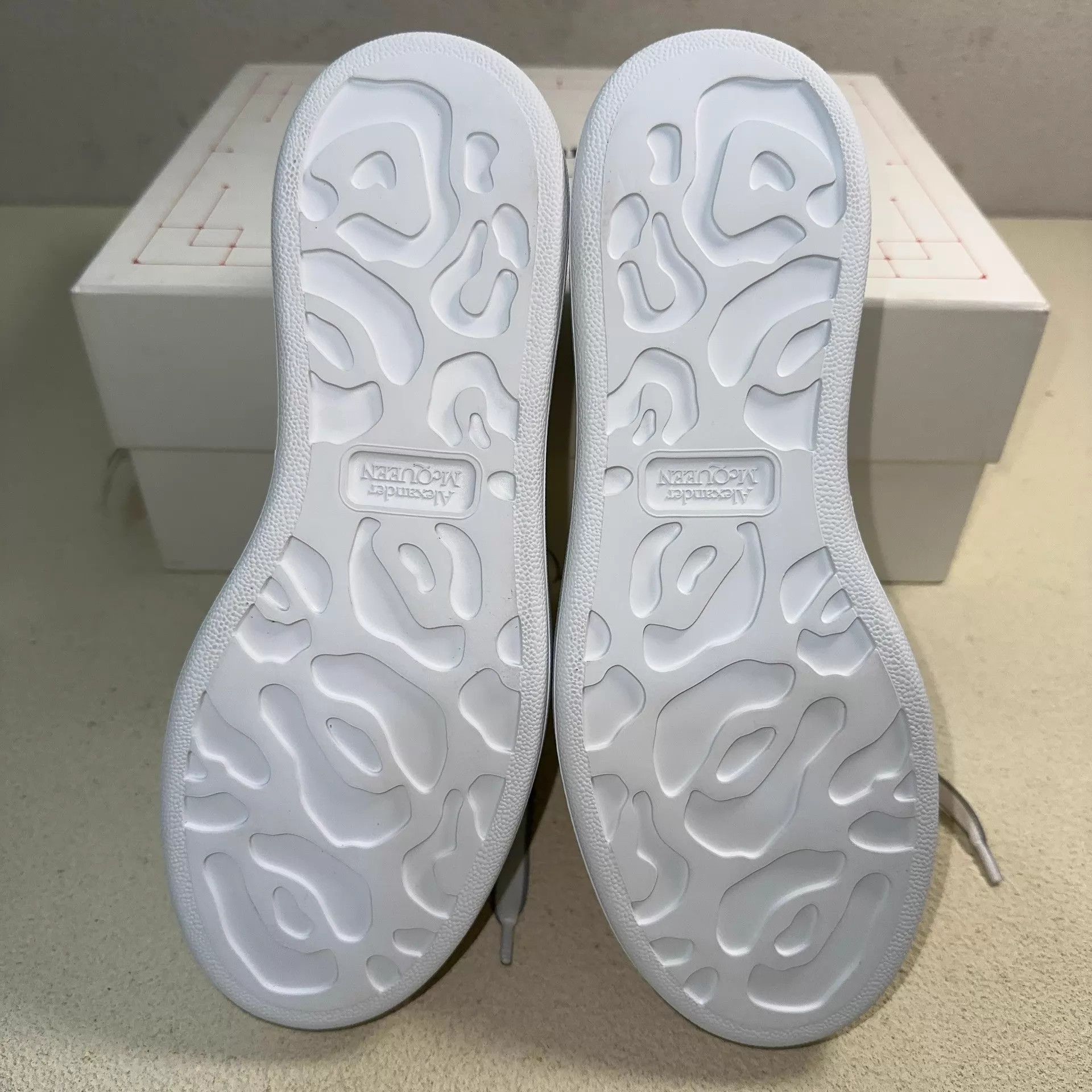 Alexander McQueen Alexander McQueen Oversize Wmns White 37 Sneaker Size US 6.5 / IT 36.5 - 4 Thumbnail