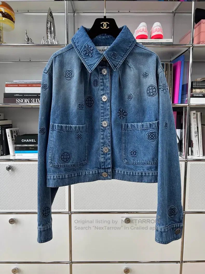 Chanel Chanel 24S camelia relief full-print short denim jacket Size L / US 10 / IT 46 - 1 Thumbnail