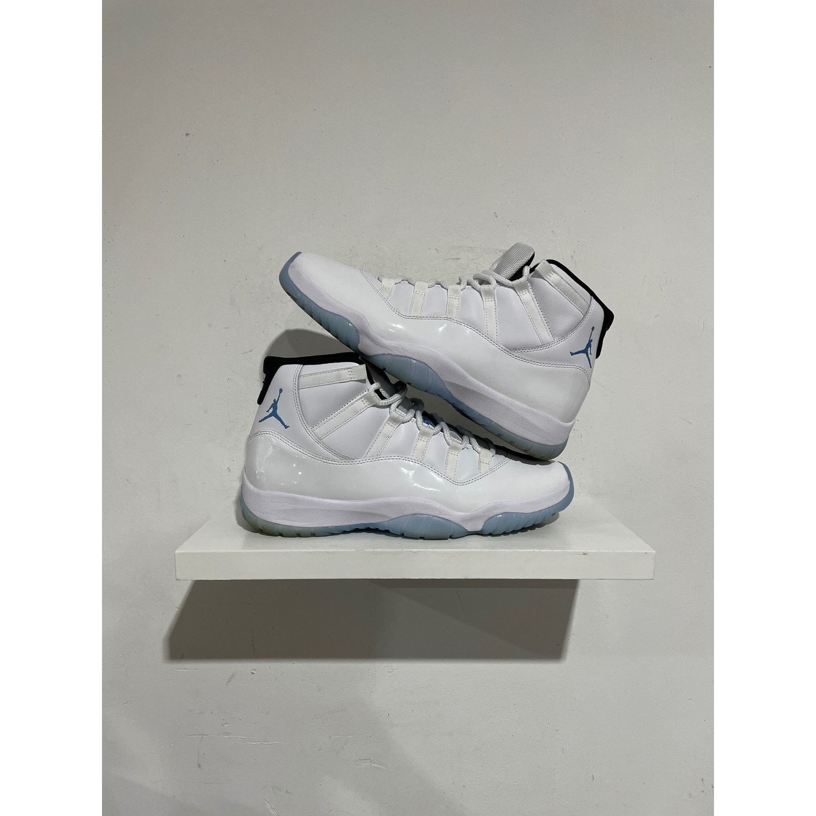 Nike JORDAN 11 RETRO LEGEND BLUE 2024 SIZE 12 PREOWNED Size US 12 / EU 45 - 1 Thumbnail