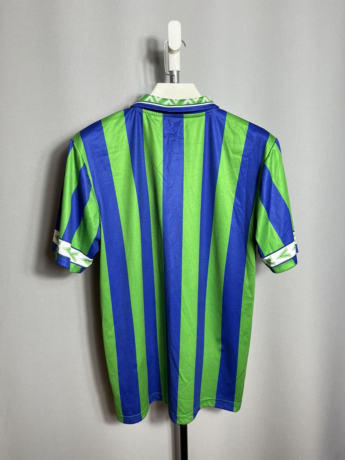 Other Mitre 1994 1996 Hibernian Away Shirt Replica soccer jersey Size US M / EU 48-50 / 2 - 6 Thumbnail