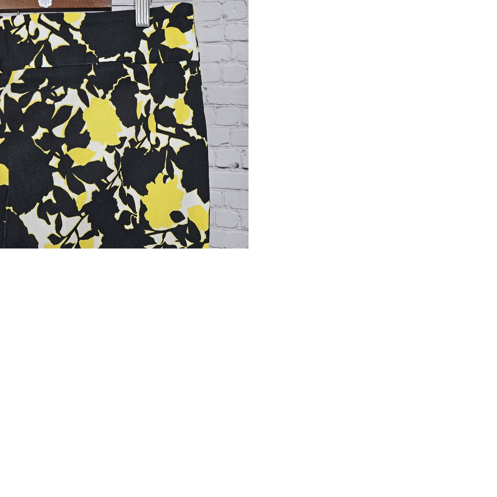 Soft Surroundings Soft Surroundings Pants Floral Mid Rise Pull On Large Black White Yellow Casual Workwear Travel Womens Size 36" / US 14 / IT 50 - 9 Thumbnail