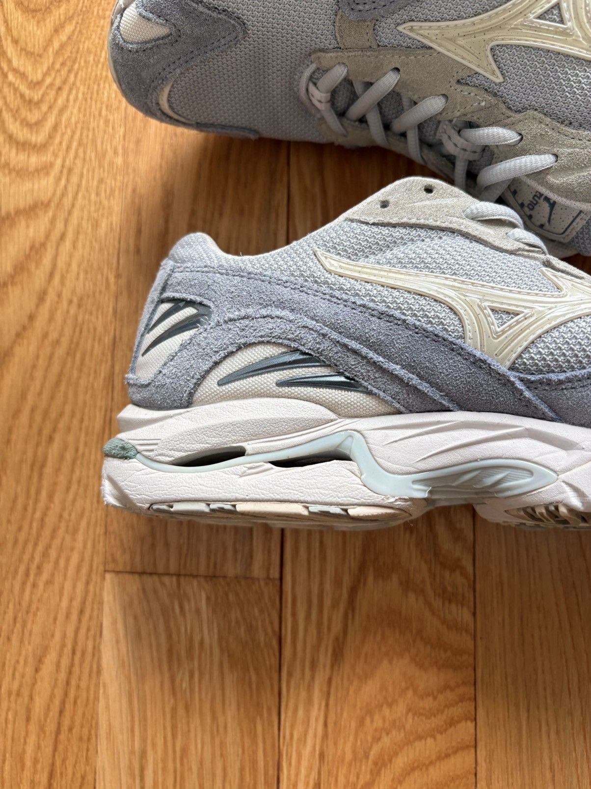 Footpatrol Size 9 Mizuno Foot Patrol "The Artefact Pack" WAVE RIDER 10 Size US 9 / EU 42 - 17 Thumbnail