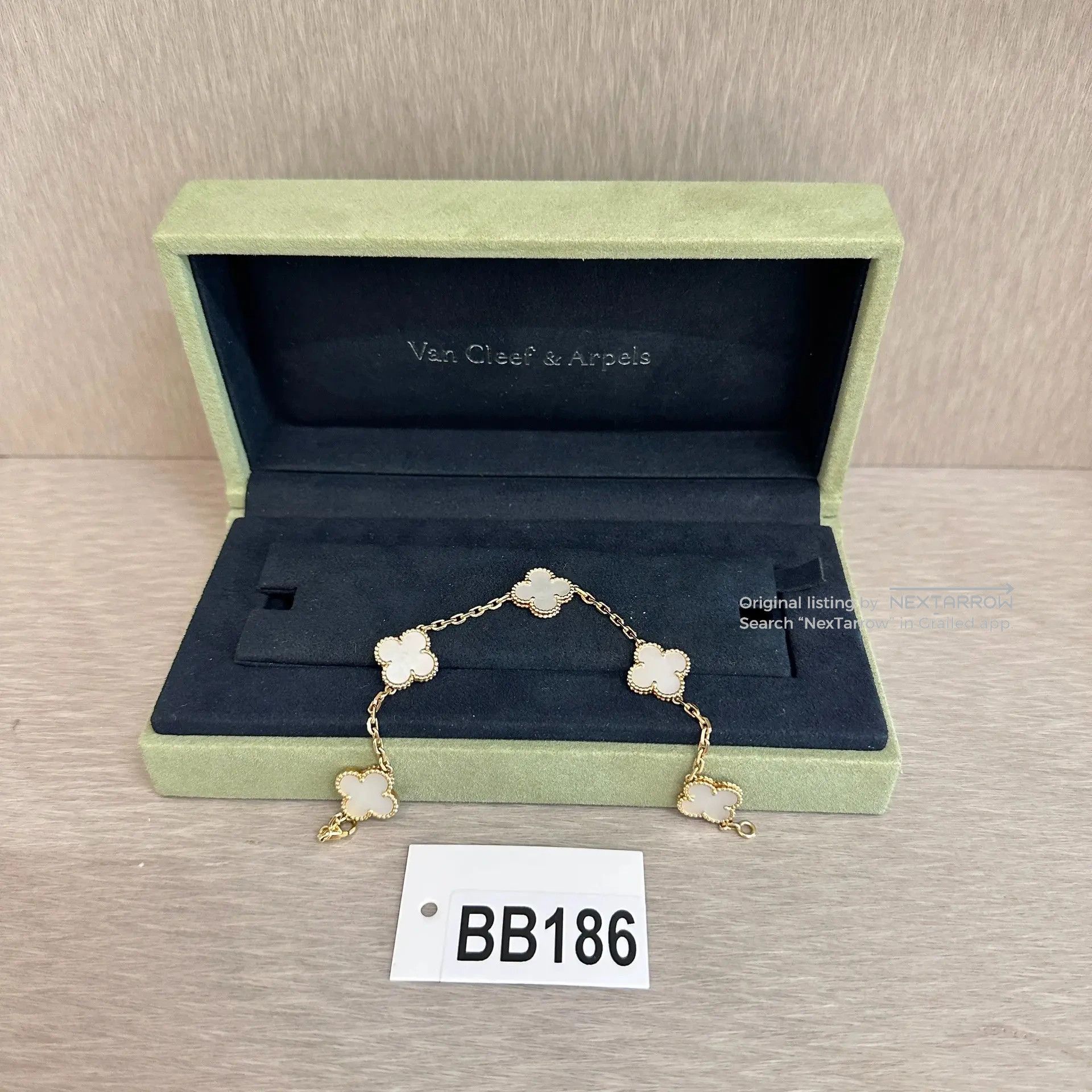 Van Cleef & Arpels Five-Link Mop Bracelet 18k in White, Women's — image 6 of 6