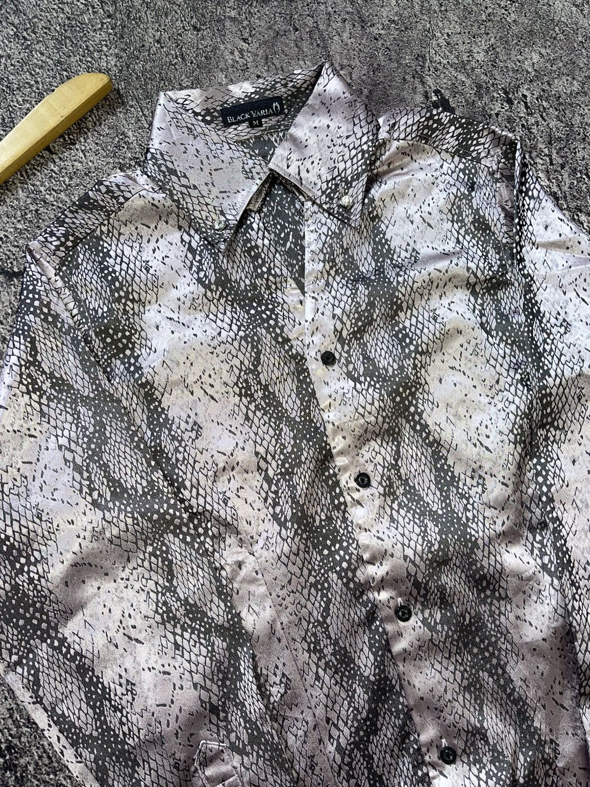 Japanese Brand Black Varia Japan Snakeskin Ifsixwasnine Shirt Size US M / EU 48-50 / 2 - 3 Thumbnail