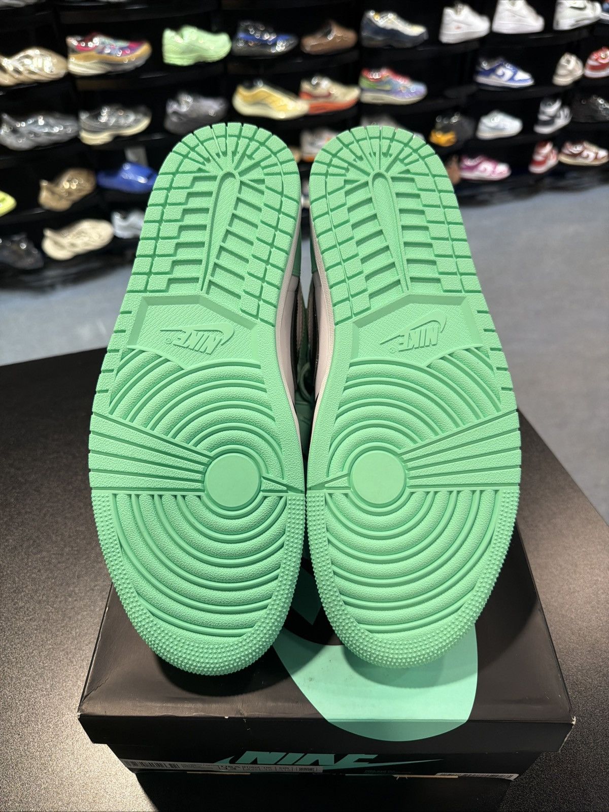Jordan Brand Jordan 1 high size 13 green glow brand new quick shipp Size US 13 / EU 46 - 15 Thumbnail