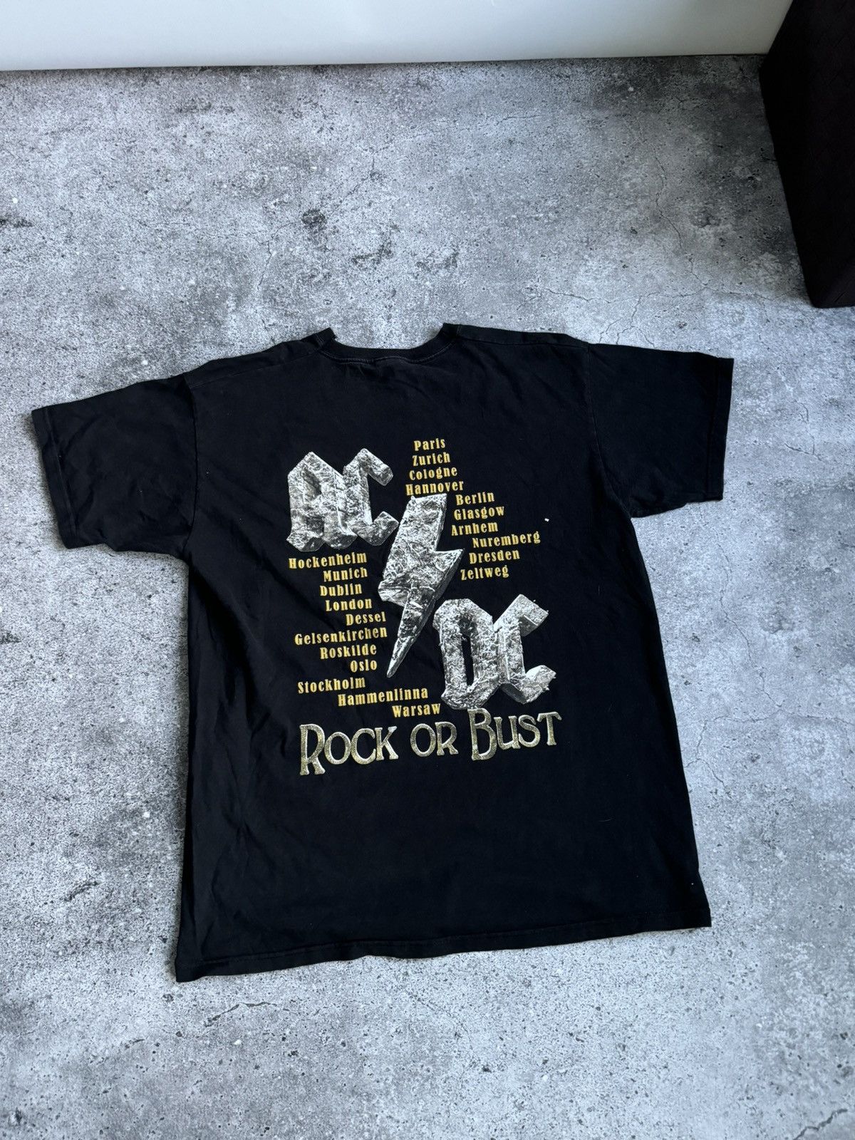 AC/DC × Band Tees × Vintage Vintage AC/DC Rock or Bust disstresed Y2K t-shirts Size US L / EU 52-54 / 3 - 5 Thumbnail