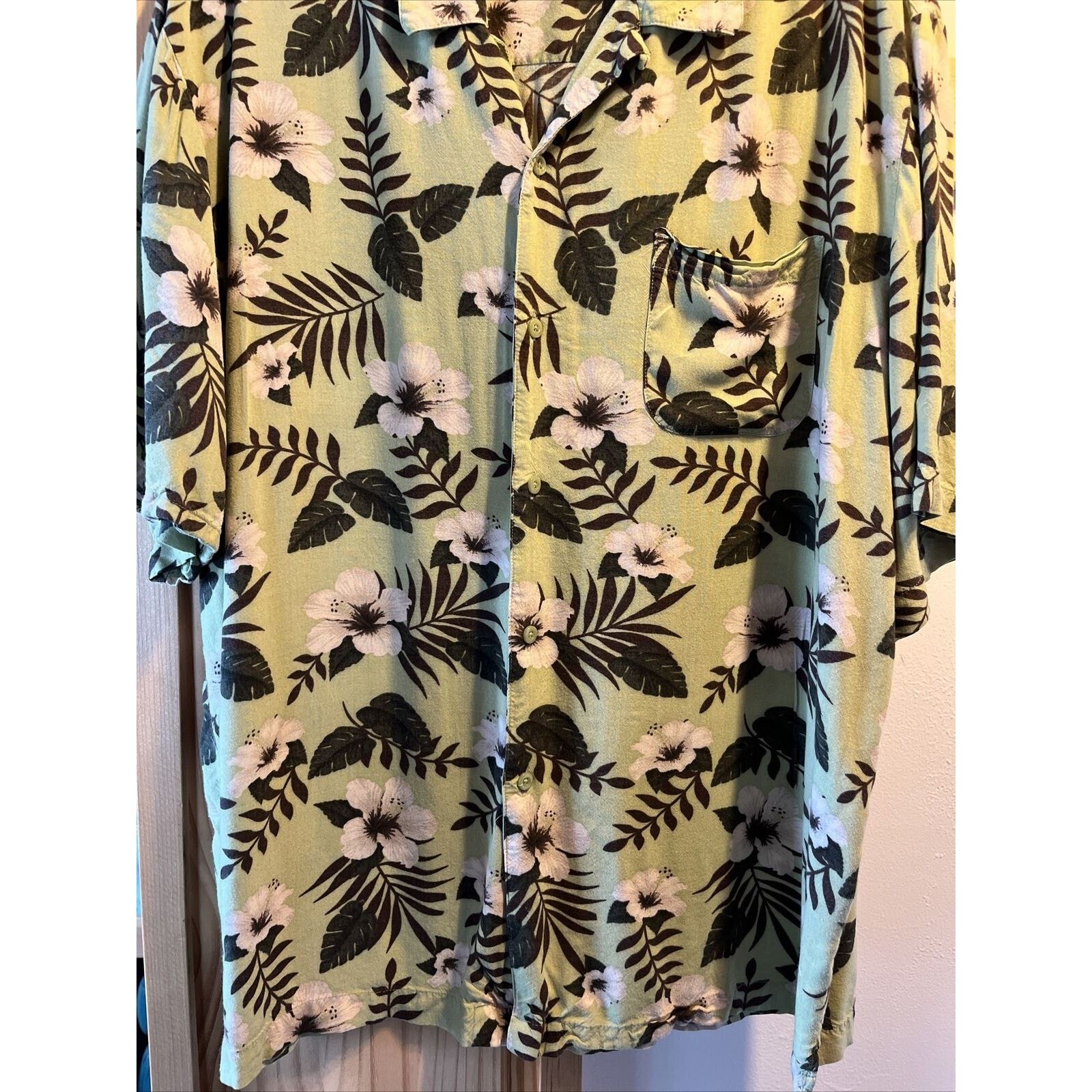 Puritan Puritan men’s xl Green Hawaiian Floral SS Button Rayon shirt Size US XL / EU 56 / 4 - 10 Thumbnail