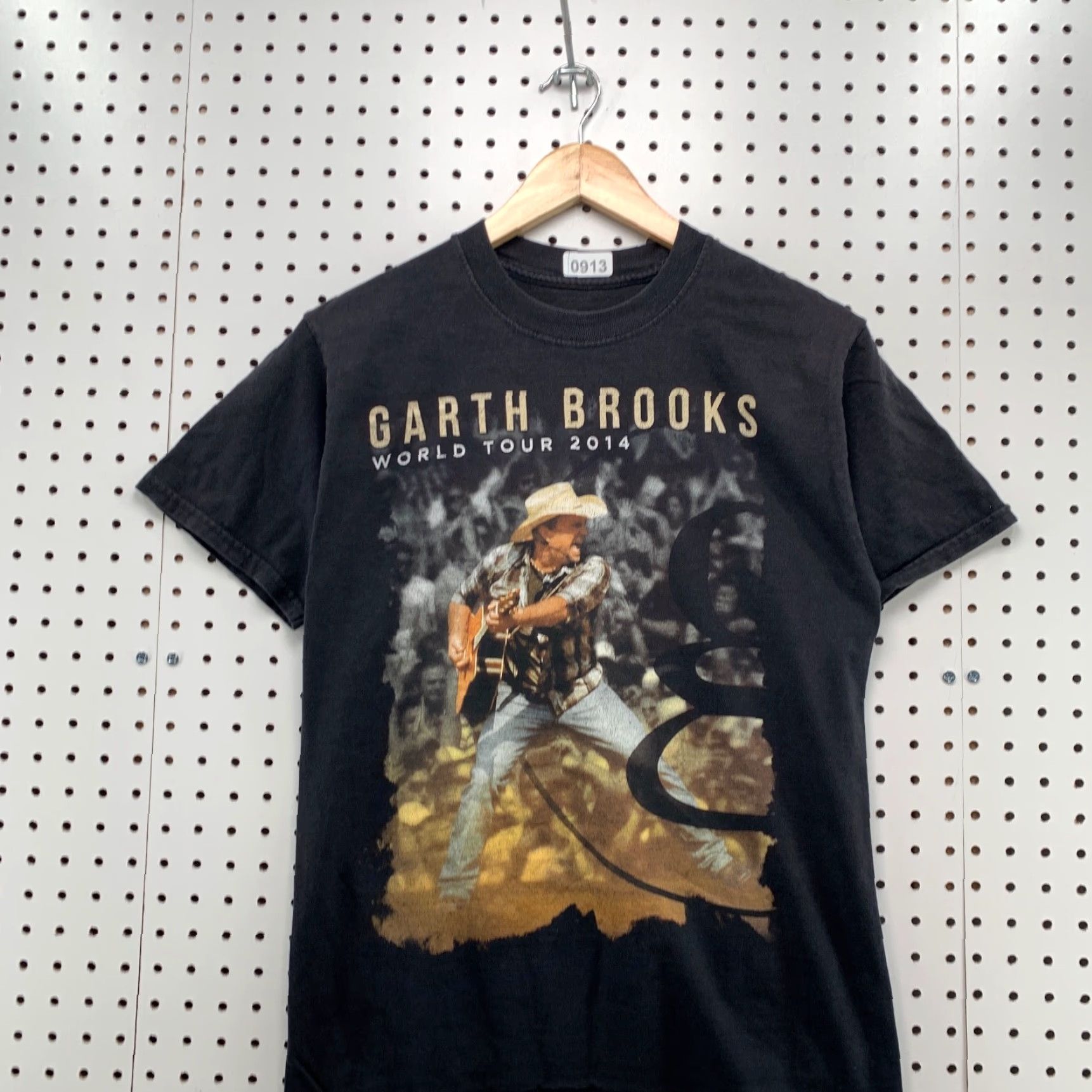 Hanes VINTAGE Garth Brooks World Tour Shirt Small Adult 2014 Black Short Sleeve Mens T-Shirt Hanes Beefy-T Black 17.5x27 Concert Band Music Mens Size US S / EU 44-46 / 1 - 2 Thumbnail