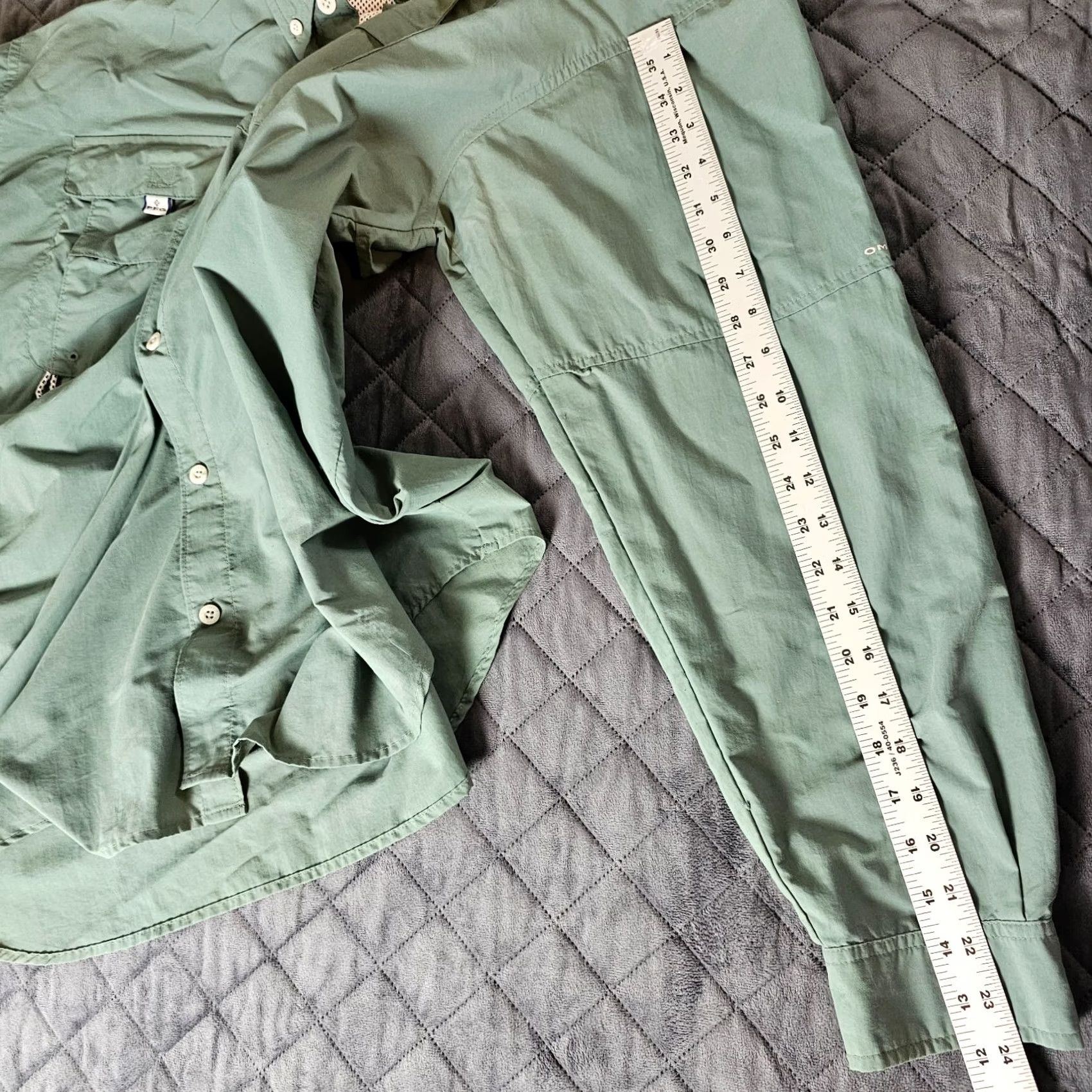 Vintage Columbia Shirt Men Large Green PFG Relaxed Fit Button-Up Long Sleeve UPF All Seasons Pockets Nylon Omni Shade Fish Pattern Logo Size US L / EU 52-54 / 3 - 7 Thumbnail