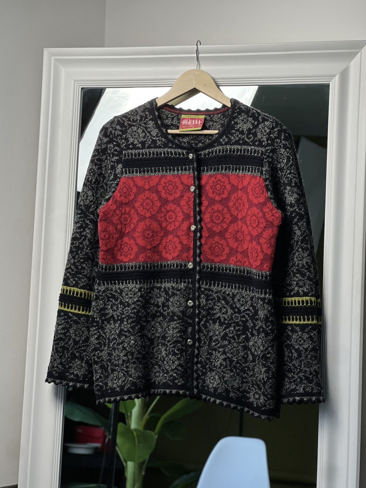 Designer Oleana Norway Alpaca Floral Cardigan Sweater Size M Size M / US 6-8 / IT 42-44 - 1 Thumbnail