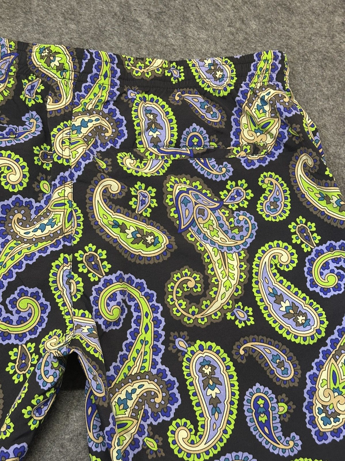 Huf HUF Paisley Easy shorts featuring a green and blue. Size US 34 / EU 50 - 10 Thumbnail