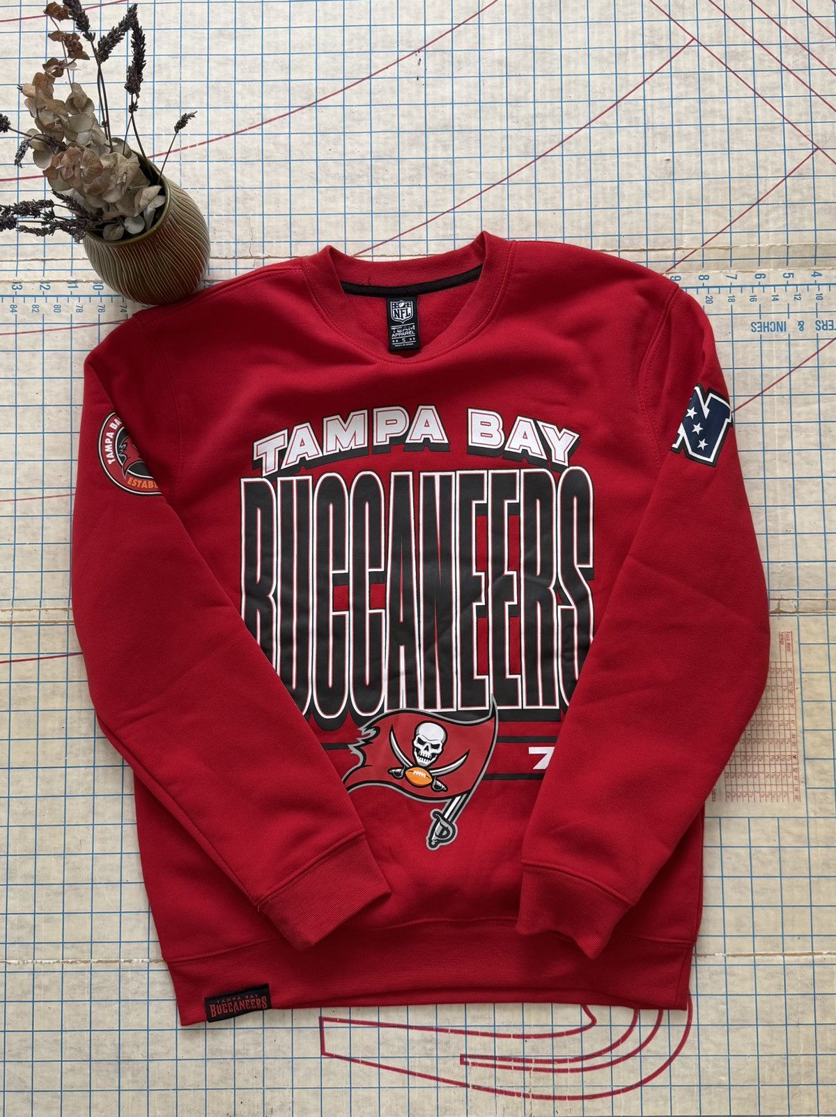 NFL NWT Tampa Bay Buccaneers Crewneck Sweater Small NFL Apparel Size US S / EU 44-46 / 1 - 8 Thumbnail