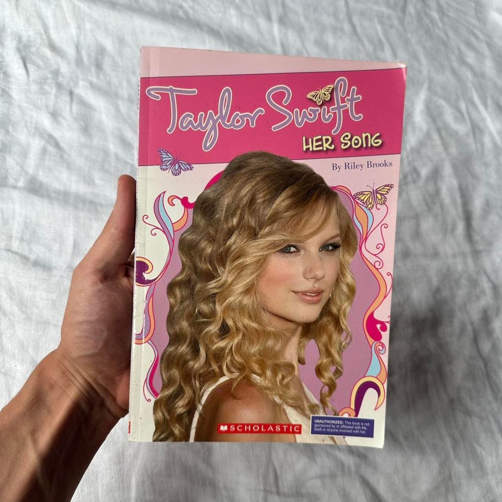 Vintage Rare Collectible Taylor Swift 2000s Her Song Scholastic Book Size ONE SIZE - 7 Thumbnail