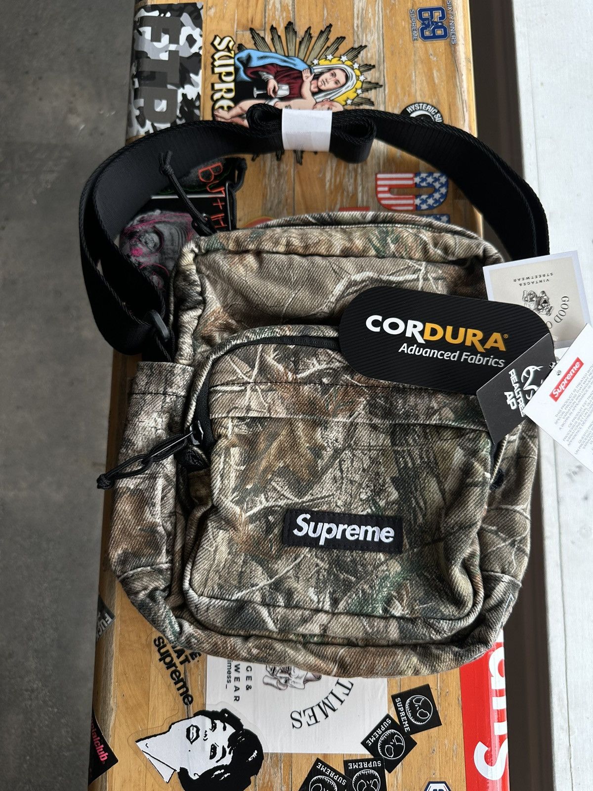 バッグ Supreme Denim Shoulder Bag Camo Supreme Denim Shoulder Bag Realtree AP Camo - FW25 - US