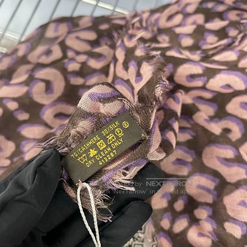 Louis Vuitton Louis Vuitton Leopard print cashmere scarf Size ONE SIZE - 4 Thumbnail