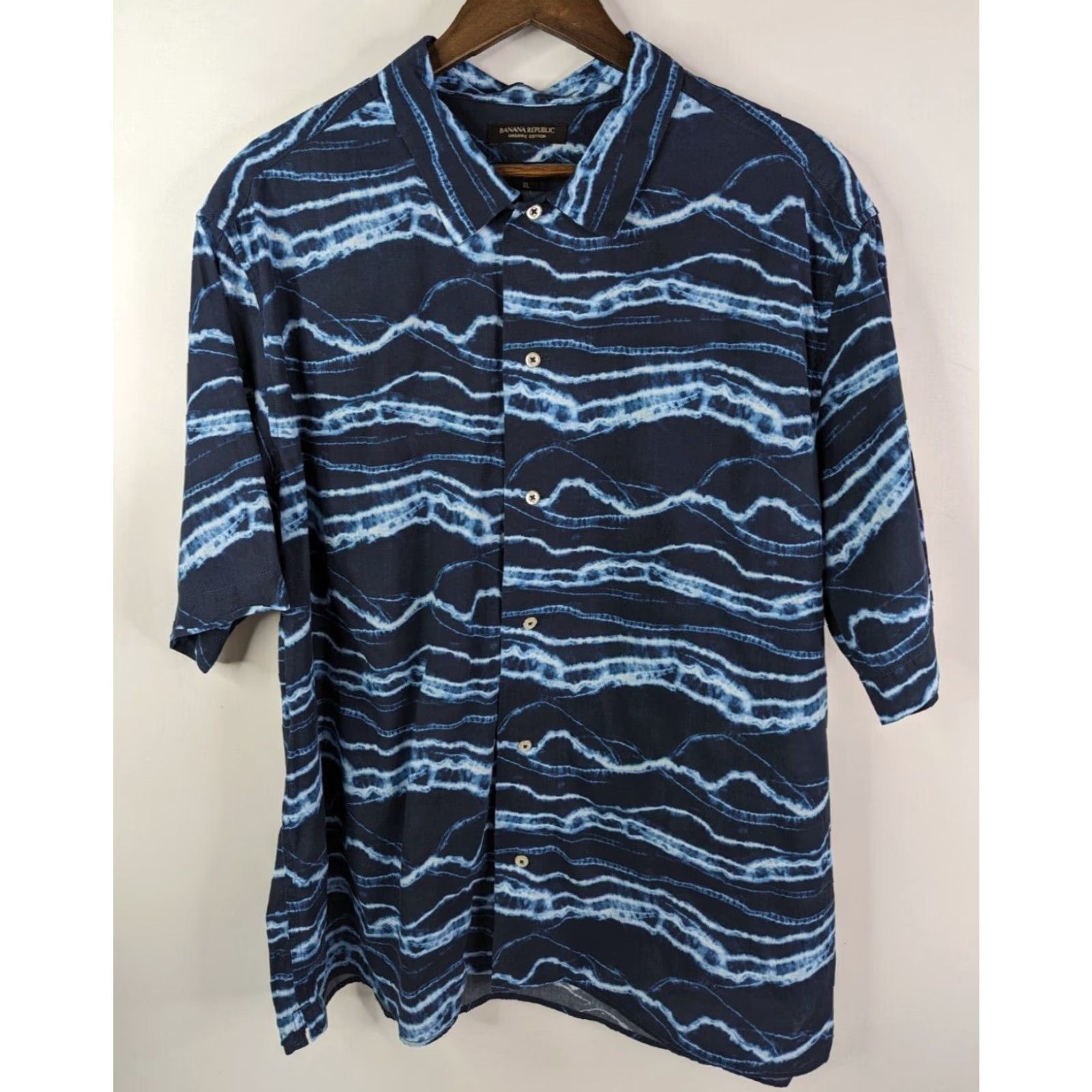 Banana Republic Banana Republic Men's Relaxed Fit Organic Cotton Navy Resort Shirt XL Short Sleeve Button-Up Collared Floral Pattern Resortwear Casual Women's? Size US M / EU 48-50 / 2 - 2 Thumbnail