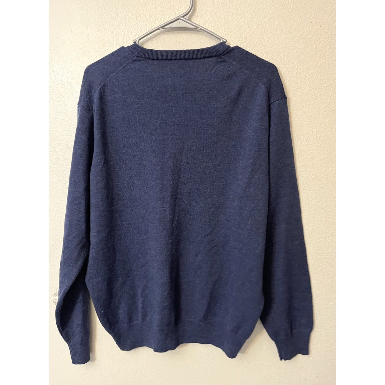 Jos. A. Bank Jos. A. Bank Sweater Mens Large Merino Wool V Neck Pullover Signature Classic Blue (Navy) Vintage No Size US L / EU 52-54 / 3 - 3 Thumbnail