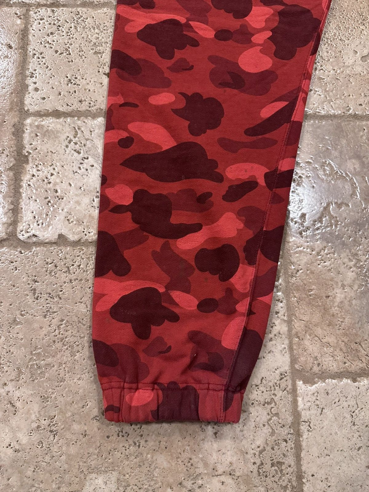 Bape A Bathing Ape Bape Red Camo Logo Sweatpants Joggers Size US 34 / EU 50 - 7 Thumbnail