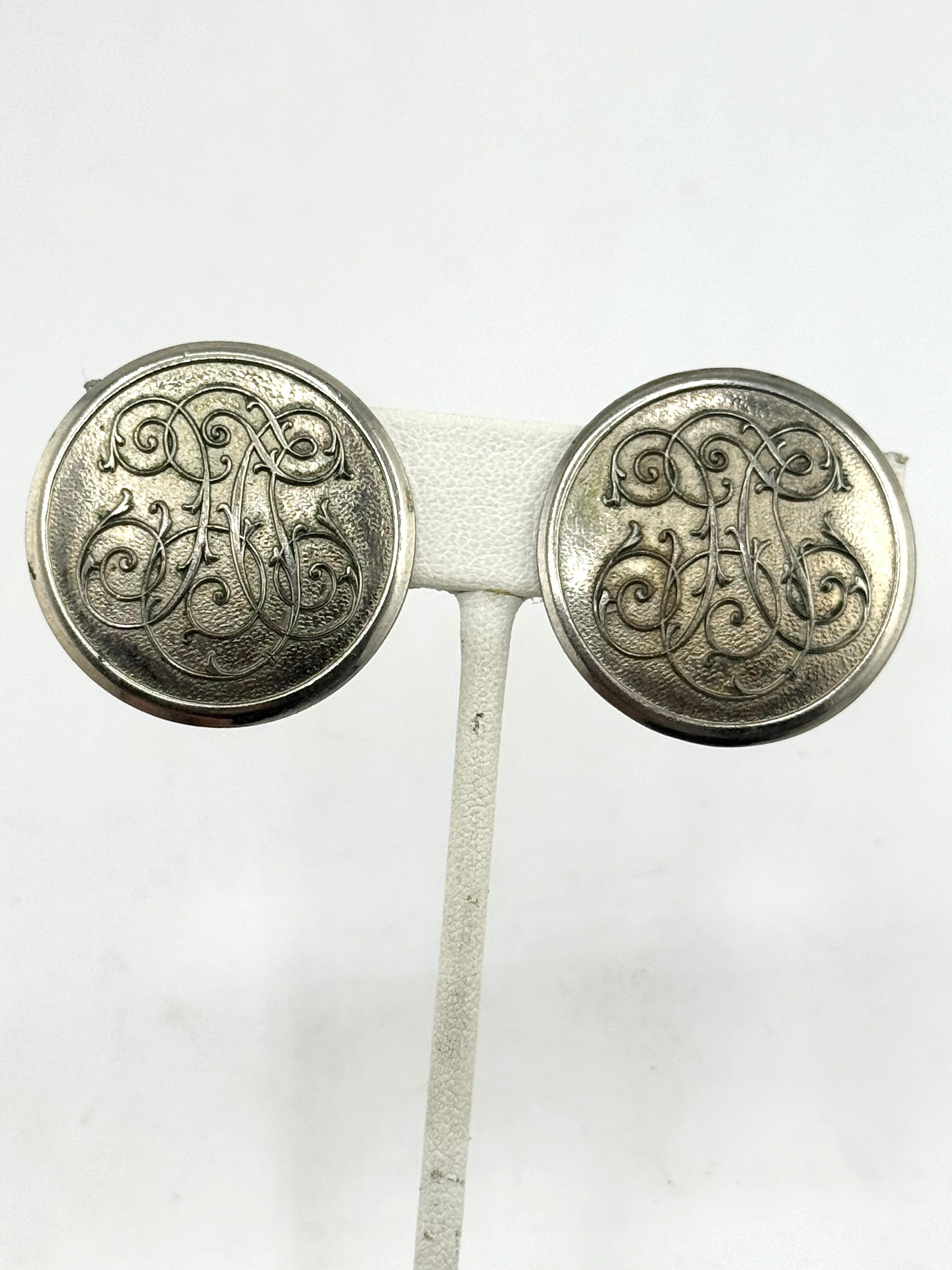 Vintage Vintage monogram design circle clip on earrings Size ONE SIZE - 1 Thumbnail