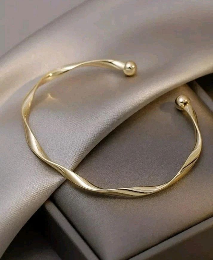 Other 9KT GOLD PLATED BANGLE ADJUSTABLE TWIST BRACELET Size ONE SIZE - 1 Thumbnail