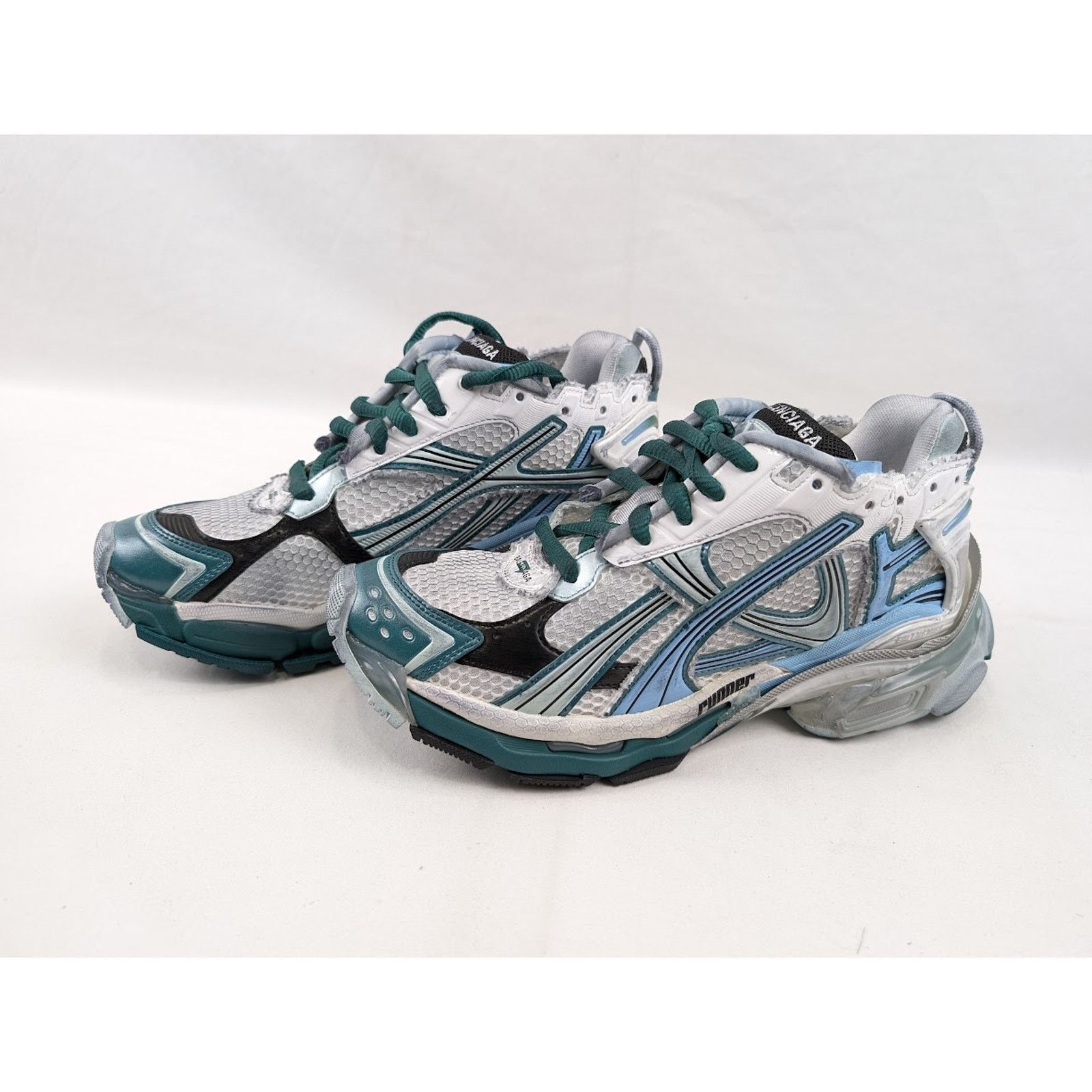 Balenciaga o1rshd1 Runners Gradient Mesh Rubber in White/Green/Blue Size US 8 / EU 41 - 15 Thumbnail