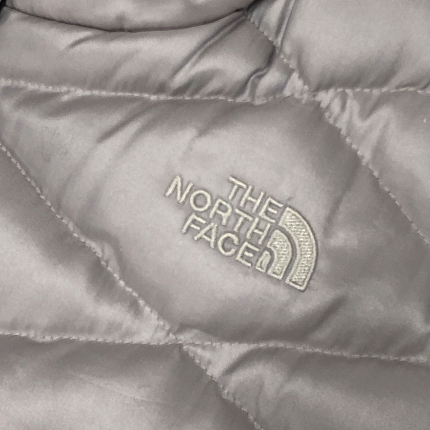 The North Face VINTAGE The North Face Down Puffer Vest Women's XL Silver Gray Full Zip Quilted 550 Jacket Size XL / US 12-14 / IT 48-50 - 2 Thumbnail