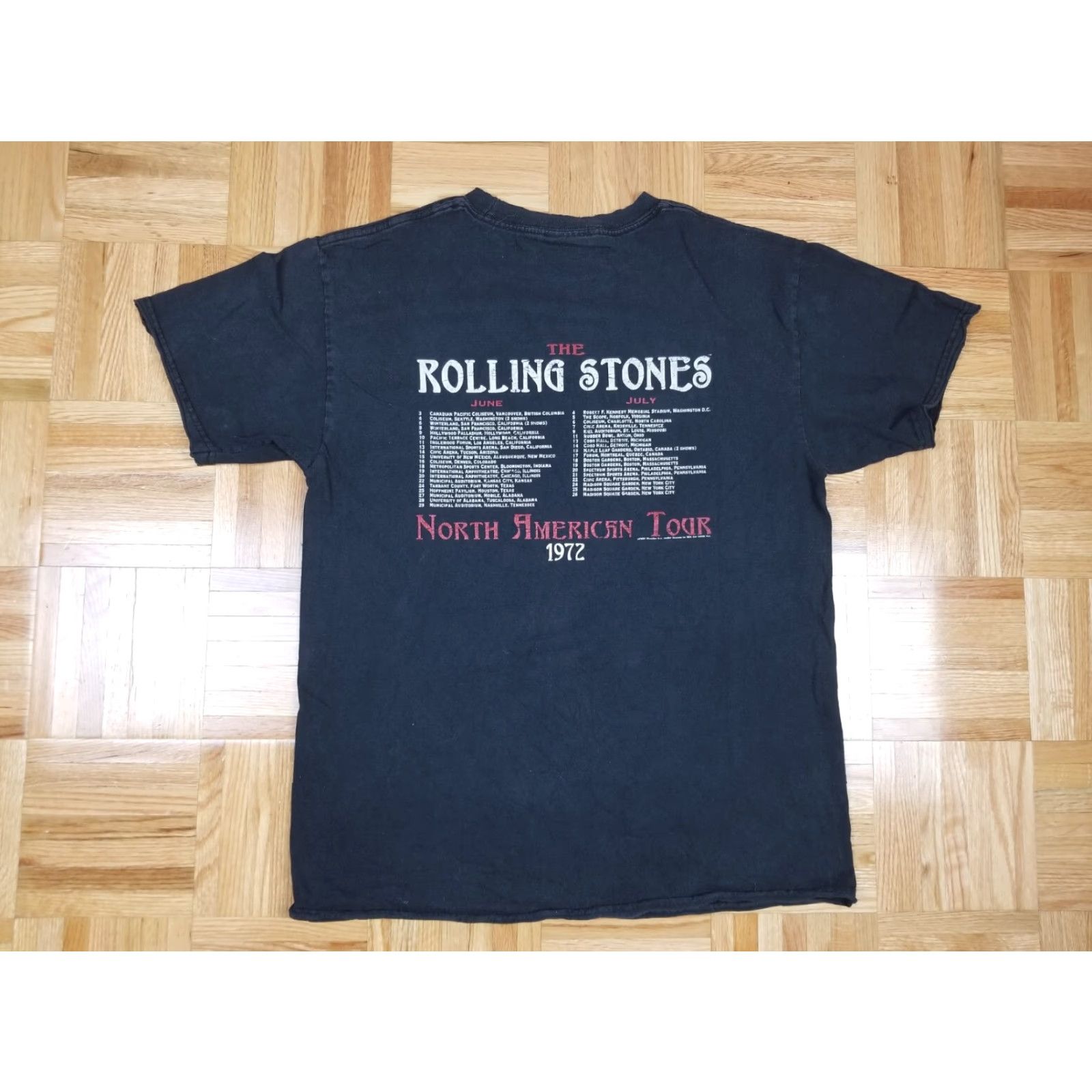Vintage VINTAGE Rolling Stones TOUR ROCK BAND T-SHIRT Sz Medium 1972 Mens M Black Cotton 2004' 20 INCH 26 INCH Retro Size US M / EU 48-50 / 2 - 4 Thumbnail