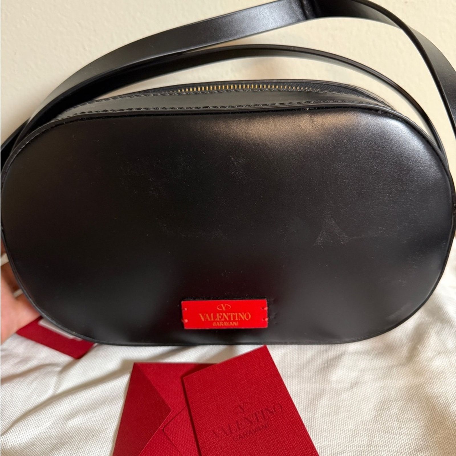 Giovanni Valentino Valentino black v logo oval shape crossbody Size ONE SIZE - 4 Thumbnail