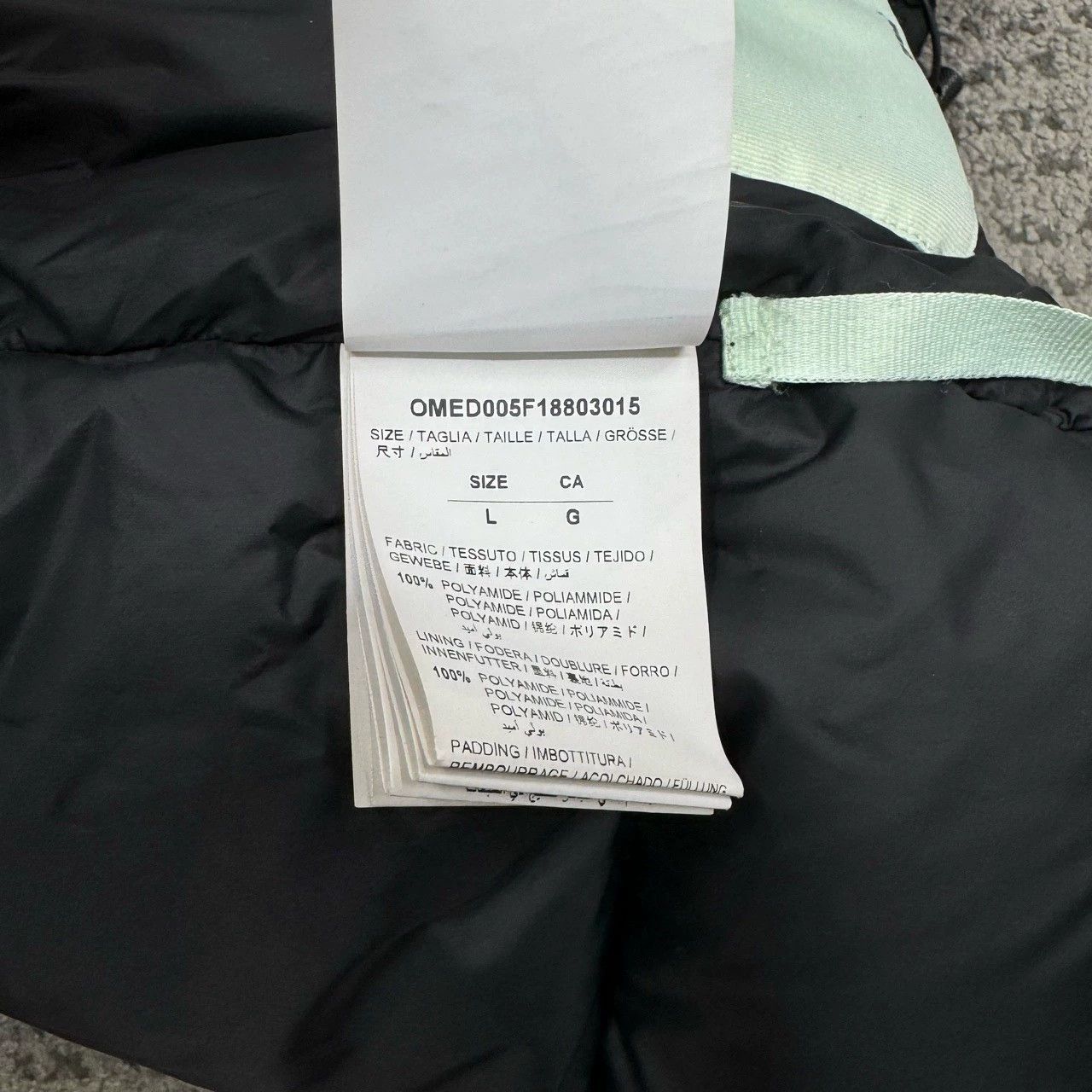 Off-White off white down jacket in black size L Size US L / EU 52-54 / 3 - 6 Thumbnail