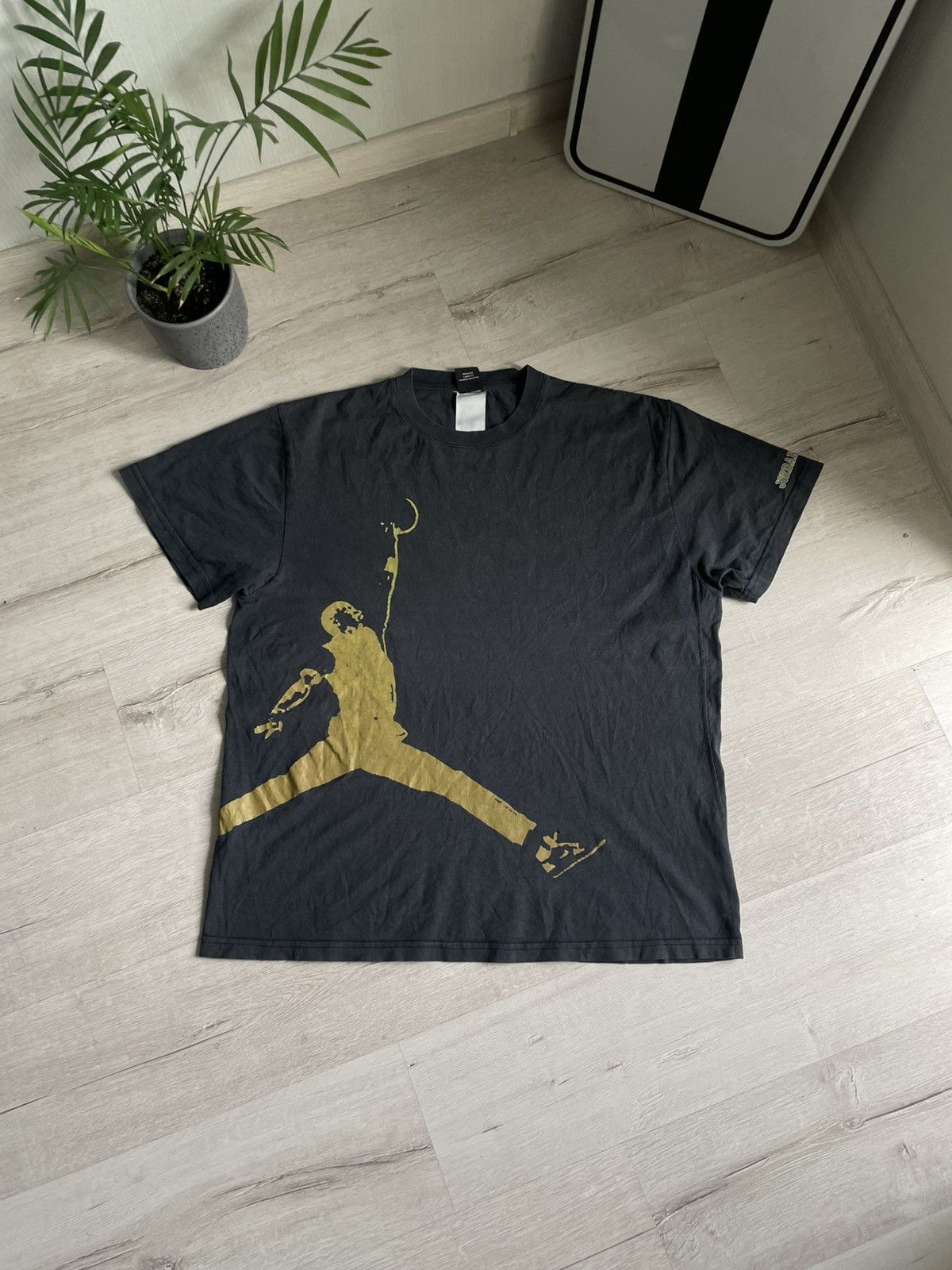 Jordan Brand × Vintage Archive Brand Jordan Big Logo Faded Tee distressed T-shirt Size US XL / EU 56 / 4 - 1 Thumbnail
