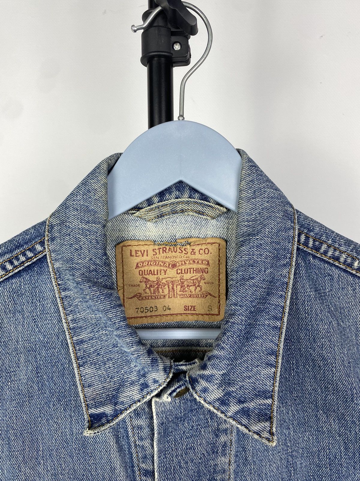 Jean × Levi's × Levi's Vintage Clothing Vintage 90's Distressed Levi's Trucker Denim Jacket Small Size US S / EU 44-46 / 1 - 8 Thumbnail
