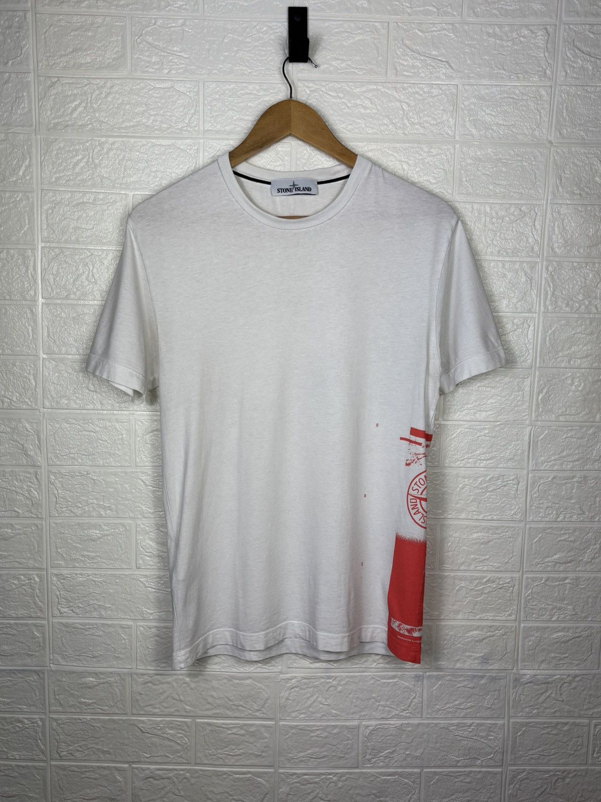 Stone Island Stone Island T-Shirt White Red Big Logo Size S Men’s Size US S / EU 44-46 / 1 - 1 Thumbnail