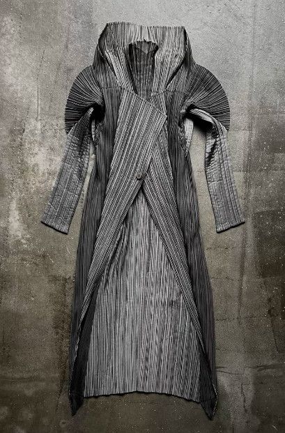 Issey Miyake ISSEY MIYAKE Pleated Coat Size L / US 10 / IT 46 - 1 Thumbnail
